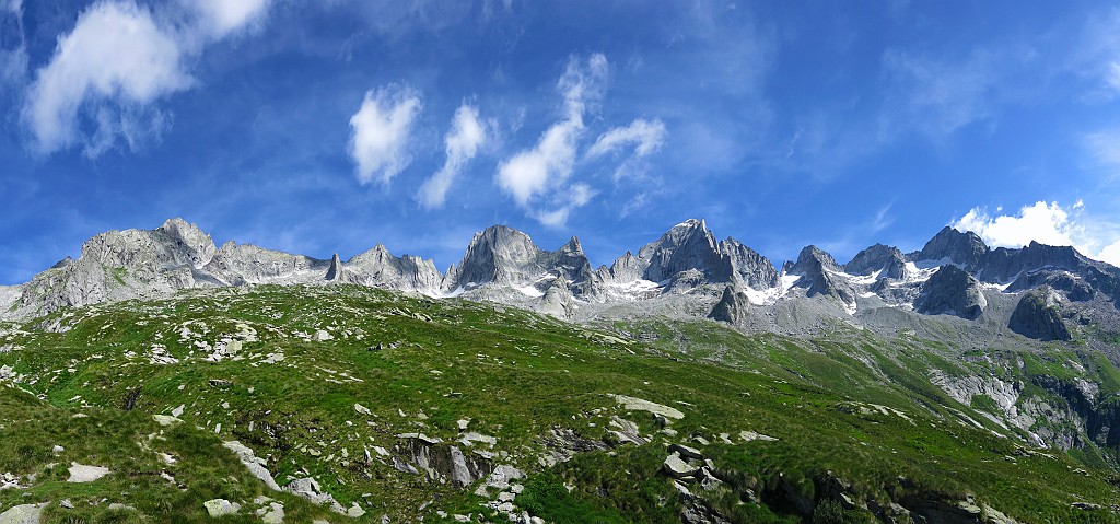 IMG_5323 Panorama.jpg - La testata della Val Porcellizzo vista da poco sotto il rifugio Gianetti
